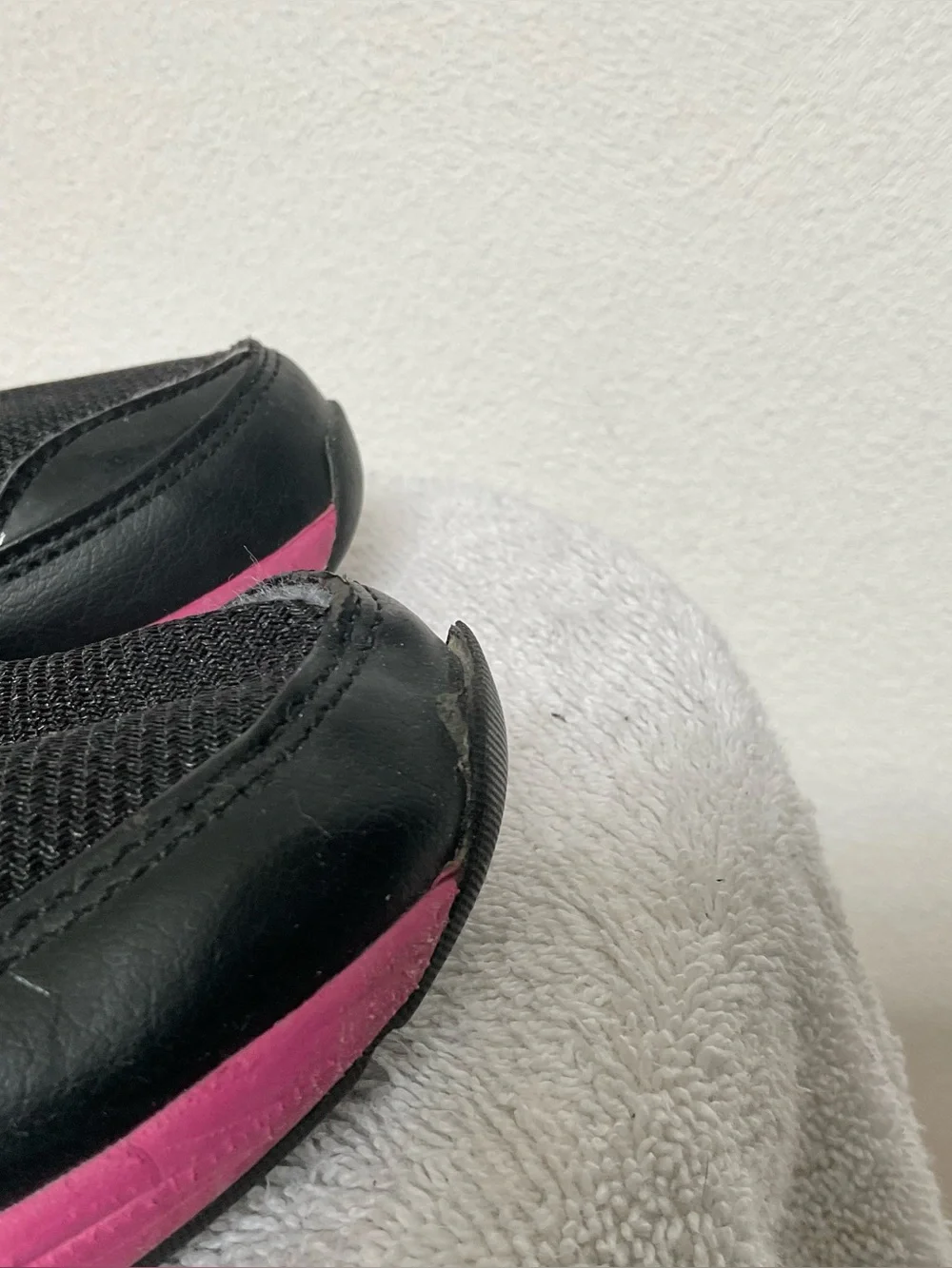 Vionic Kona Women's Sneakers Black, Pink Size 7.5 NO INSOLES Workout Athletic